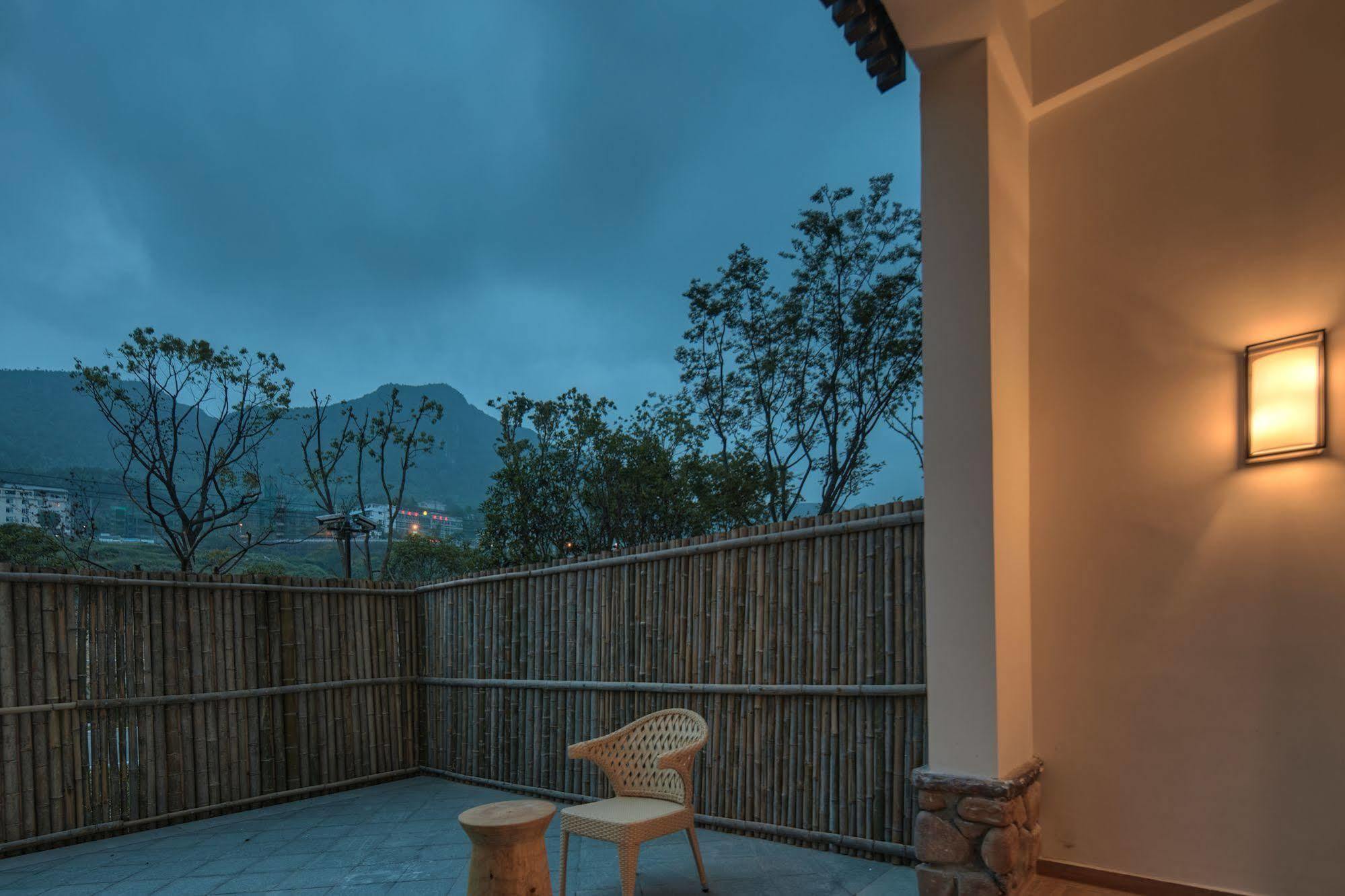 Holiday Inn Express Zhejiang Qianxia Lake By Ihg Qingtian Exterior photo